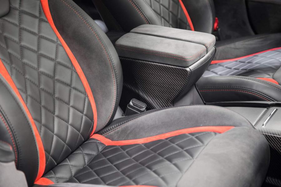 Детали интерьера Tesla Model S P100D by Unplugged Performance 2018 года  (фото 8 из 20)